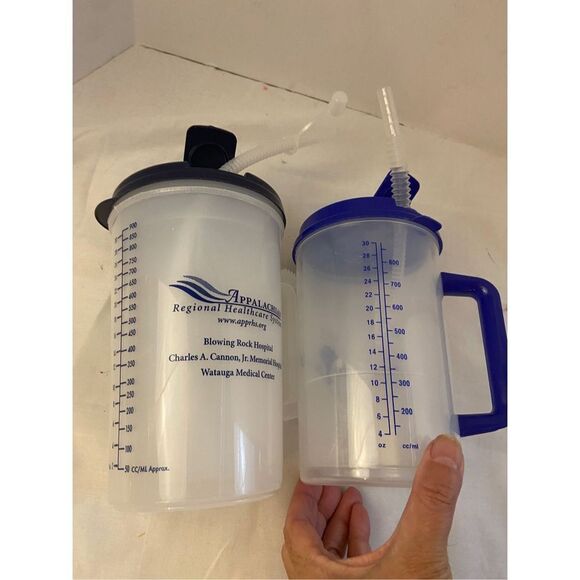 2 Thermo mugs with straw 30-34 Oz Hospital logo lot - Picture 3 of 3